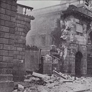 Four Courts building damaged by shellfire, Battle of Dublin, Irish Civil War, 1922 (b / w photo)