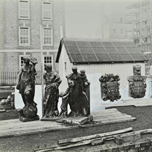 East Hill Estate: group of statues from Almhouses, London, 1927 (b / w photo)