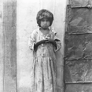 Girl in the "Colonia de Bolsa", Mexico City, 1928 (b / w photo)