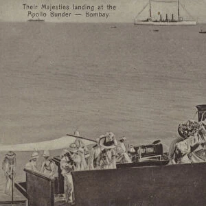 King George V and Queen Mary landing at Apollo Bunder, Bombay, on arrival for their visit to India to attend the Delhi Durbar, 1911 (b / w photo)