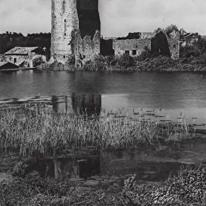 Le rovine di Ninfa nelle Paludi Pontine; The ruins of Ninfa on the Pontine Marshes (b / w photo)