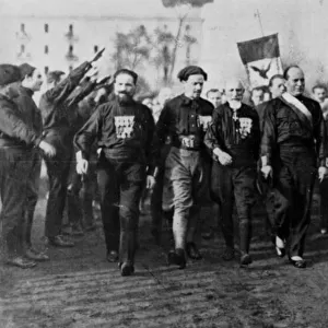 Mussolini leads the March of the Blackshirts on Rome, 28th October 1922 (b / w photo)