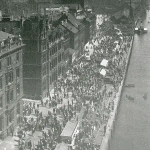 Newcastle Quayside (b / w photo)