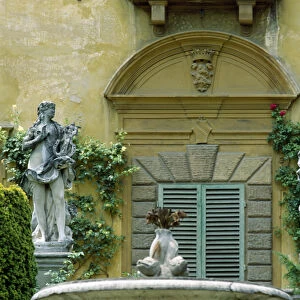 South facade of the Villa la Pietra (photo)