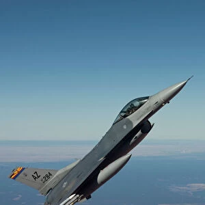 An F-16 Fighting Falcon maneuvers over Arizona