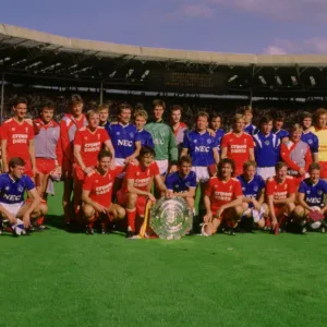 Everton and Liverpool teams share the 1986 Charity Shield