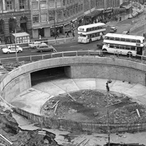 Buildings and streets Gallery: Hole in the Road