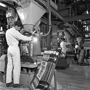 Bags being filled at the Spillers Animal Foods plant, Gainsborough, Lincolnshire, 1962
