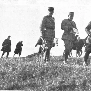 Le general de Castelnau a Salonique; le chef d'etat-major general, avec les officiers qui... 1916. Creator: Unknown