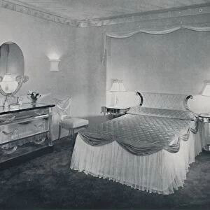 The vibrant qualities of Plexiglas are used to advantage in this bedroom, 1942