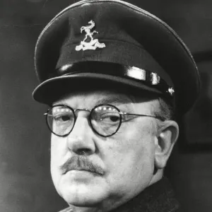 Arthur Lowe as Captain Mainwaring