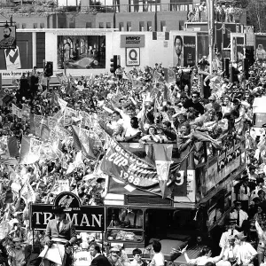 Die Wimbledon FC F.A.-Cup-Gewinner-Veranstaltungswagenparade 1988 Die Wimbledon FC F.A.-Cup-Gewinner-Veranstaltungswagenparade 1988
