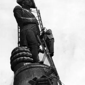 Nettoyage de la colonne Nelson. Nettoyage de la colonne Nelson.