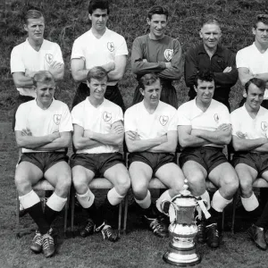 The Leeds United Collection: A History of the Club's Kits – Stanchion