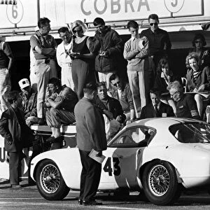 1964 Le Mans 24 Hours: Clive Hunt / John Wagstaff, 22nd position, pit stop action