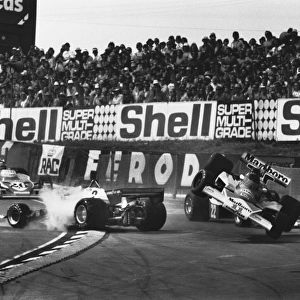 1976 British Grand Prix: Clay Regazzoni, retired, crashes into Niki Lauda, 1st position, at the top of Paddock Hill Bend causing the race to be stopped