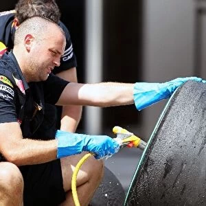 Formula One World Championship: Bridgestone tyre washer from Red Bull Racing
