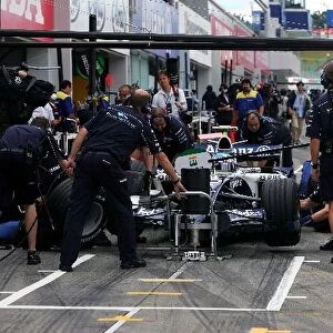 Formula One World Championship: Williams make a practice pit stop