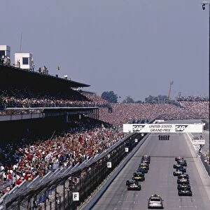 Indianapolis, America. 27th - 29th eptember 2002: The cars line up to form the grid for the start of the race
