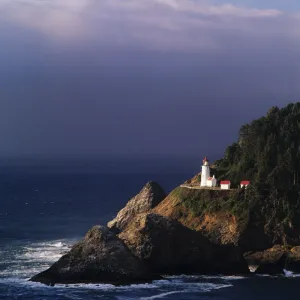 Oregon, Devils Elbow State Park, Heceta Head Lighthouse Overlooking Ocean And Waves