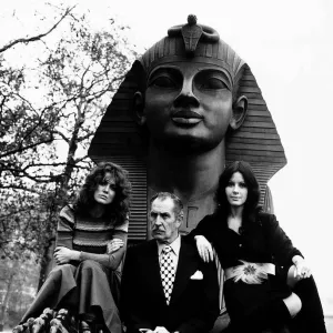 Actor Vincent Price as Dr Phibes with actresses Fiona Lewis