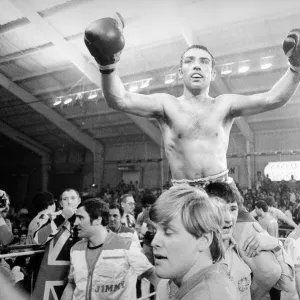 Alan Minter arms raised in celebration after beating Vito Antuofermo at Caesars Palace