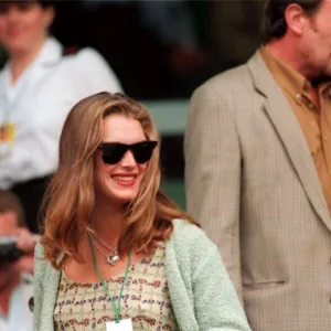 BROOKE SHIELDS, ACTRESS WATCHING HER BOYFRIEND ANDRE AGASSI PLAY AGAINST ALEX MRONZ AT