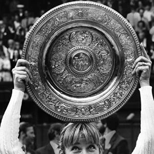 Chris Evert Lloyd celebrating after winning the Wimbledons Womens Single Final in 1976
