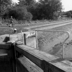 The Closed section of the Grand Union Canal at Stockton Locks. 23th July 1976