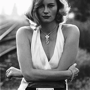 Cybill Shepherd actress in "The Lady Vanishes"