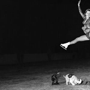 Daphne Walker - Skater. October 1952 C4819