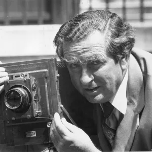 Denis Healey with half-plate camera - July 1978 20 / 07 / 1978