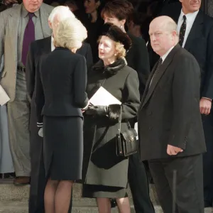 Diana Donovan the widow of photographer Terence Donovan talking to Margaret Thatcher at