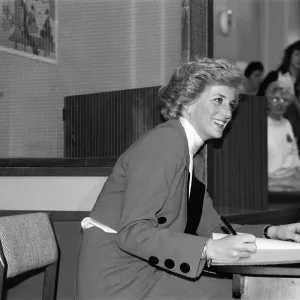 Diana, Princess of Wales visits Birmingham Accident Hospital. 8th March 1990