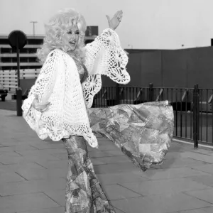 Dolly Parton seen here at London Airport 16th April 1976 Local Caption Watscan