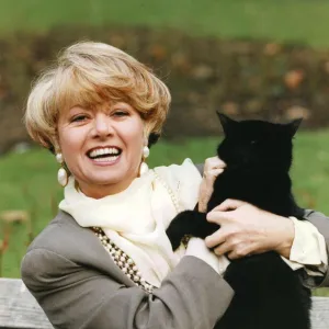 Elaine Paige holding black cat smiling at press call - 09 / 05 / 1992