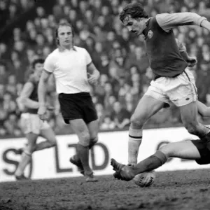 Football: Aston Villa F. C. (2) vs. Manchester United F. C. (0). February 1975 75-01047-002