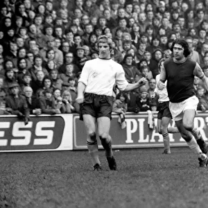 Football: West Ham vs. Burnley F. C. March 1975 75-01462-027