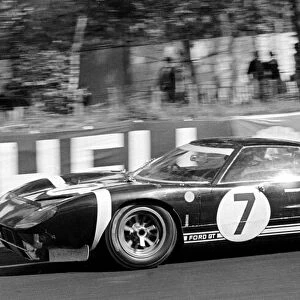 The Ford GT40 driven by Bob Bonduraint and Umberto Maglioli during the Le Mans 24 hour