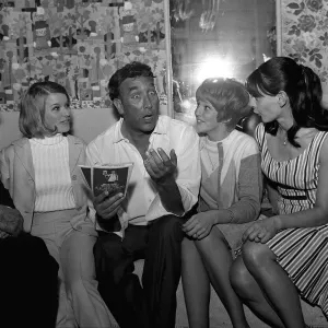 Frankie Howerd in his dressing room on the last night of the comedy "