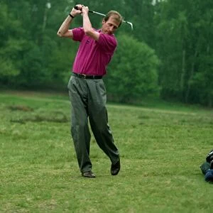 Gordon Cowans, Aston Villa footballer and keen golfer. 12th May, 1994