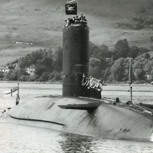 HMS Conqueror submarine returns to Faslane Holy Loch after sinking Argentine battleship