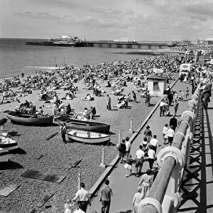 Holidaymakers enjoy the August Bank Holiday in Brighton, East Sussex. 5th August 1962