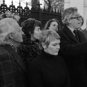 Judi Dench, Paul Schofield and Sir Laurence Olivier Nov 1973 are part of a group