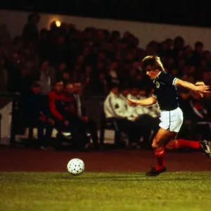 Kenny Dalglish & Arnold Muhren in action March 1982