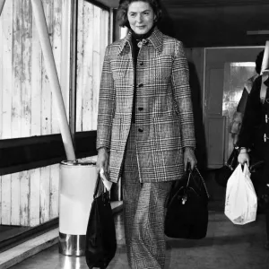 Leaving for New York - Ingrid Bergman, who has become a grandmother for the first time