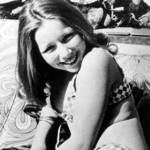 Lena Zavaroni entertainer aged eleven in South Africa Lena underwent three months