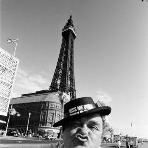 Les Dawson at Blackpool Beach, Lancashire. 15th July 1984