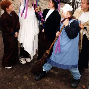 Mari Lwyd - Pupils from Ysgol Gymraeg Treganna in Canton