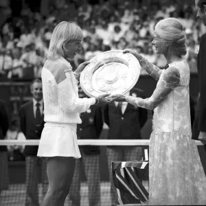 Martina Navratilova receives shield from Duchess of kent after beating Chris Evert in